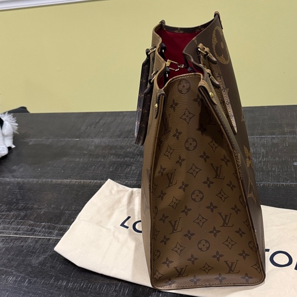 Louis Vuitton OnTheGo GM Brown and Gold Monogram Tote - Picture 5 of 14